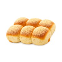 Brioche de milho macio e aromático, preparado com farinha de trigo, fubá de milho cru e ovos, trazendo um sabor suave e levemente adocicado.